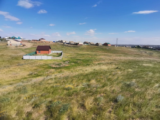 Купить земельный участок на улице Заречная в Республике Калмыкия. Вариант № 8949, 2, площадь -  квм, цена 250000 рублей