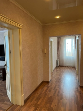 Купить трехкомнатную квартиру в районе Ленинский в Новосибирске. Вариант № 39074, 17, площадь -  квм, цена 11800000 рублей