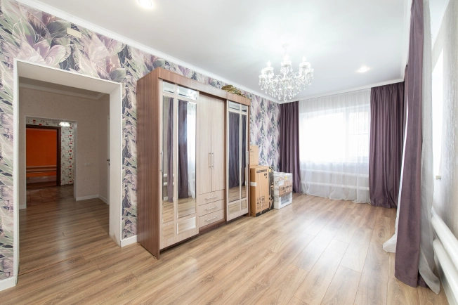 Купить четырехкомнатную квартиру в Челябинской области. Вариант № 3458188, 0, площадь -  квм, цена 3000000 рублей