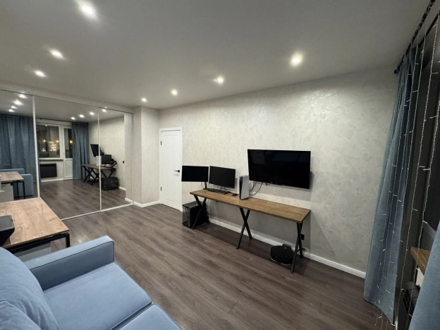 Купить однокомнатную квартиру на улице Шелепихинская набережная в Москве. Вариант № 10006678, 10, площадь -  квм, цена 10000000 рублей