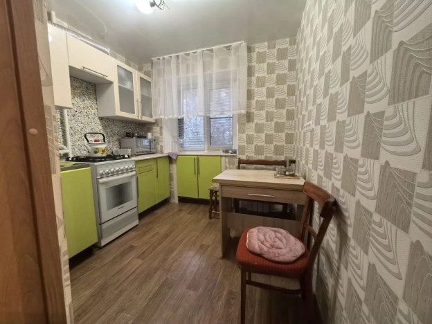 Купить трехкомнатную квартиру в Микрорайоне 8-й, Элиста в Элисте. Вариант № 8995515, 10, площадь -  квм, цена 5400000 рублей