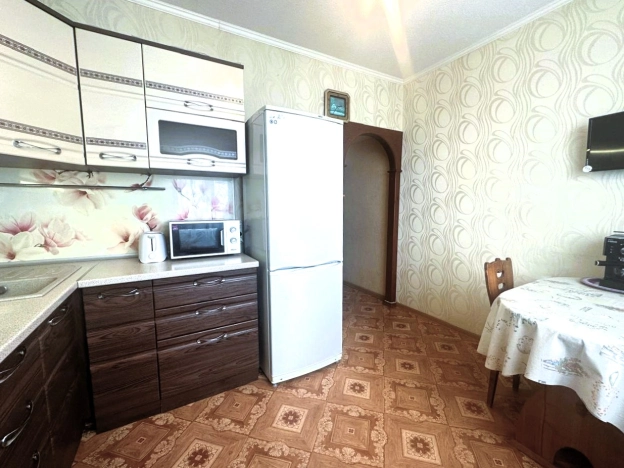 Купить трехкомнатную квартиру в Калуге. Вариант № 35827, 6, площадь -  квм, цена 4600000 рублей