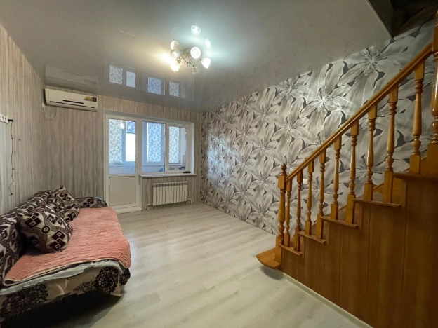 Купить трехкомнатную квартиру на вторичке в Микрорайоне 8-й, Элиста в Элисте. Вариант № 5305, 0, площадь -  квм, цена 6400000 рублей