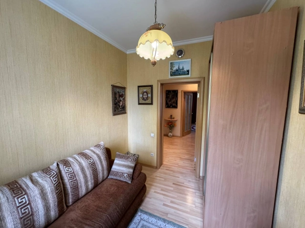 Купить трехкомнатную квартиру в районе Автозаводский в Нижнем Новгороде. Вариант № 50087, 9, площадь -  квм, цена 9750000 рублей