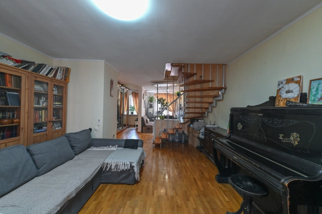 Купить трехкомнатную квартиру в Ростовской области. Вариант № 3414508, 4, площадь -  квм, цена 12950000 рублей