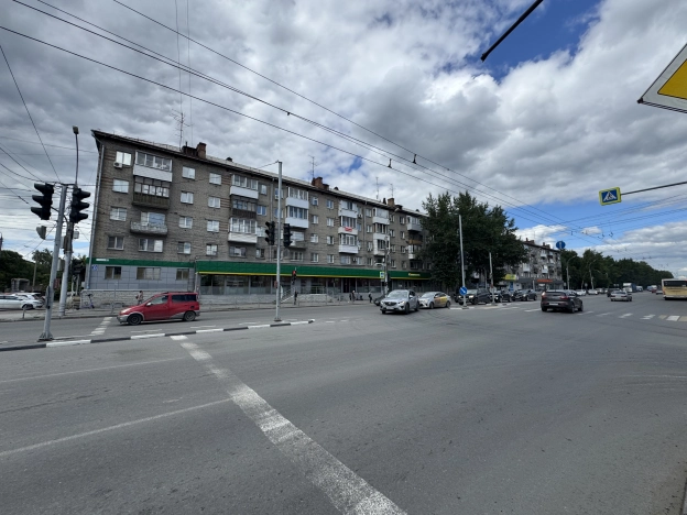 Купить торговые помещения в Новосибирске. Вариант № 2464926, 3, площадь -  квм, цена 54000000 рублей