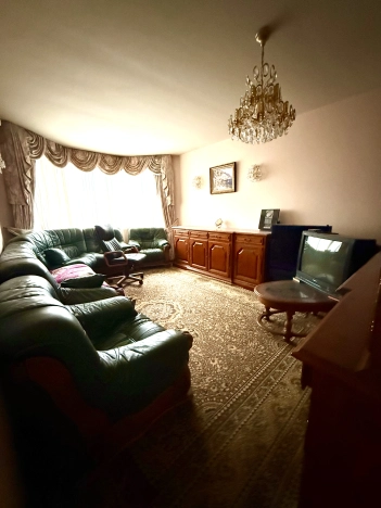 Купить трехкомнатную квартиру на улице Тайнинская в Москве. Вариант № 9900280, 2, площадь -  квм, цена 40000000 рублей