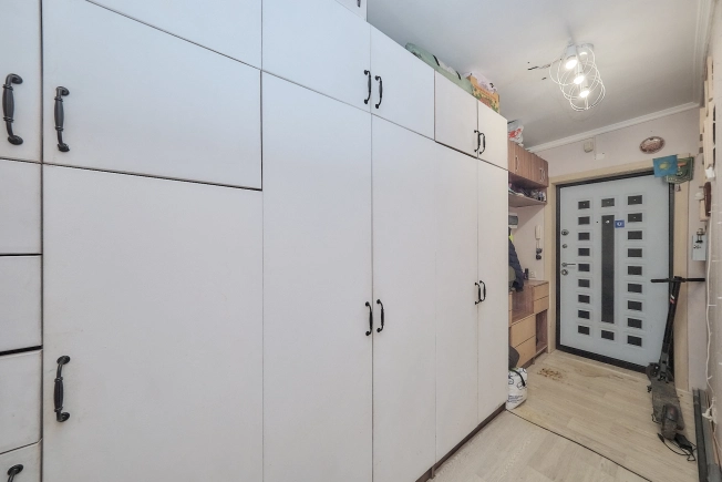 Купить квартиру на вторичке в Рыбном. Вариант № 4008225, 5, площадь -  квм, цена 3720000 рублей