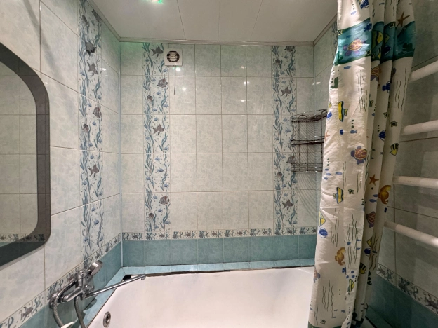 Купить трехкомнатную квартиру на улице Тесла в Новосибирской области. Вариант № 7705339, 4, площадь -  квм, цена 4500000 рублей