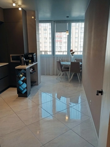 Купить двухкомнатную квартиру на улице Виктора Гакуна в Калининграде. Вариант № 57818, 8, площадь -  квм, цена 9895000 рублей