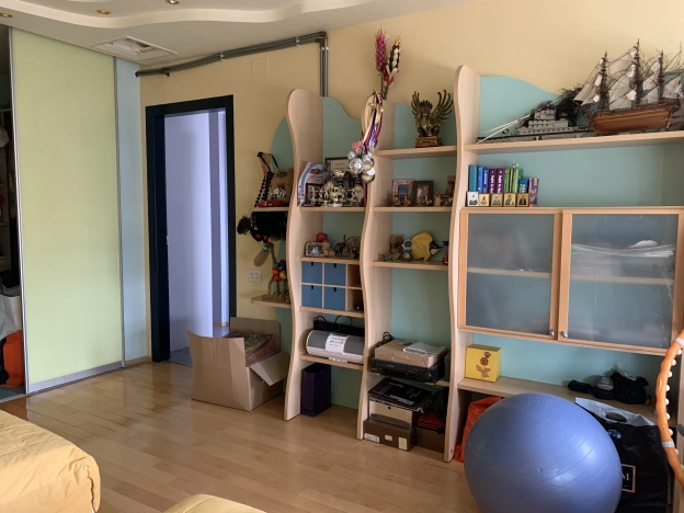 Купить квартиру на вторичке у метро Октябрьское поле в Москве. Вариант № 6286132, 24, площадь -  квм, цена 70000000 рублей