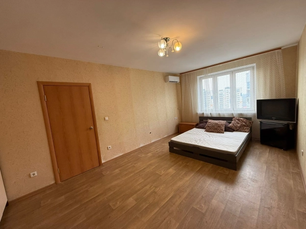 Купить однокомнатную квартиру в Краснодаре. Вариант № 9877544, 2, площадь -  квм, цена 4250000 рублей