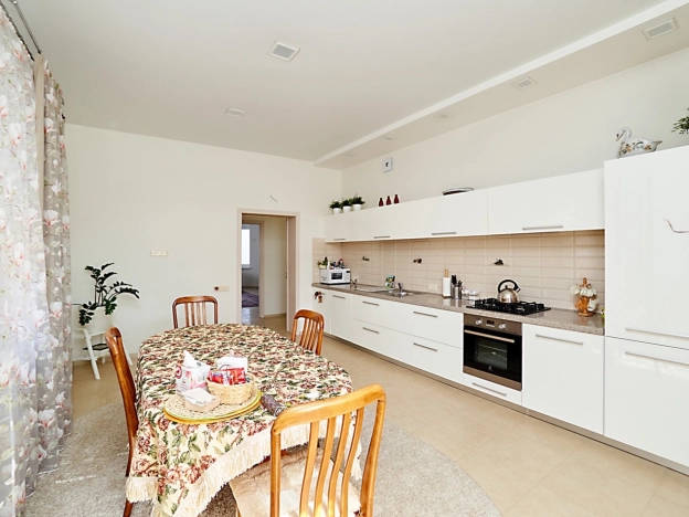 Купить дом на улице Набережная в Тюменской области. Вариант № 33079, 4, площадь -  квм, цена 50000000 рублей