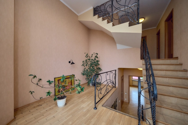 Купить дом в Рязани. Вариант № 9827128, 6, площадь - квм, цена 65000000 рублей