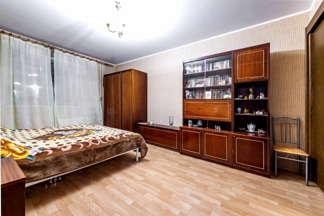 Купить трехкомнатную квартиру на улице Малоохтинский проспект в Санкт-Петербурге. Вариант № 7994726, 14, площадь -  квм, цена 14150000 рублей