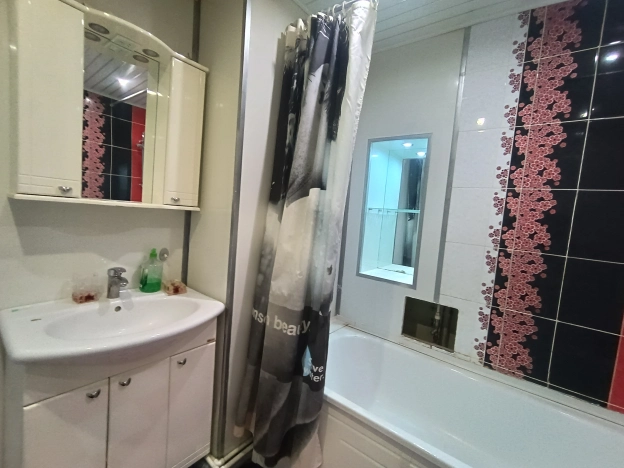 Снять квартиру в Тобольске. Вариант № 9440848, 7, площадь -  квм, цена 35000 рублей