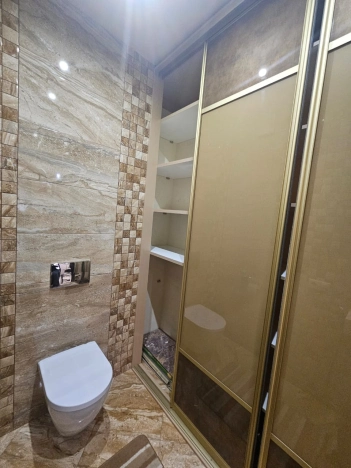 Купить трехкомнатную квартиру на улице Профсоюзная в Москве. Вариант № 10608856, 28, площадь -  квм, цена 22000000 рублей