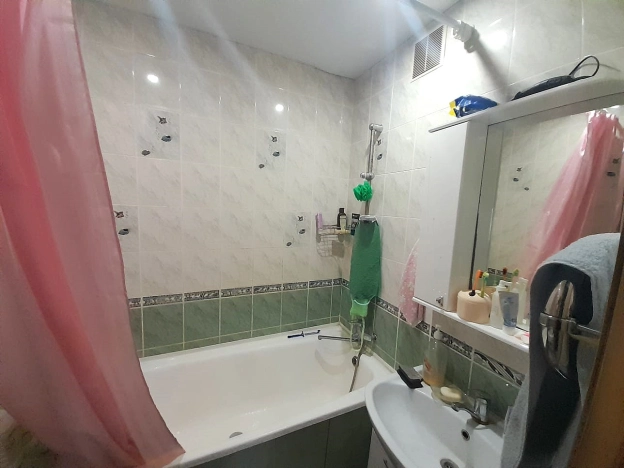 Купить трехкомнатную квартиру в Микрорайоне 8-й, Элиста в Элисте. Вариант № 27102, 4, площадь -  квм, цена 4750000 рублей