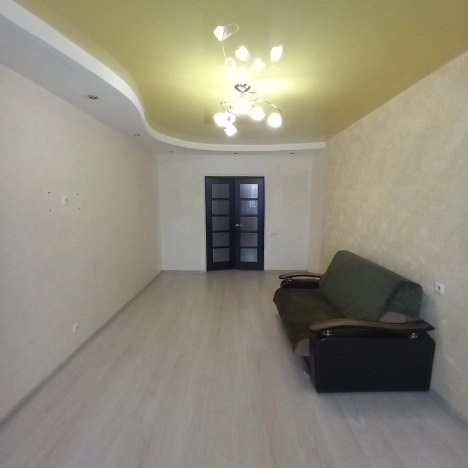 Купить трехкомнатную квартиру на вторичке в Микрорайоне 8-й, Элиста в Элисте. Вариант № 18606, 1, площадь -  квм, цена 5500000 рублей