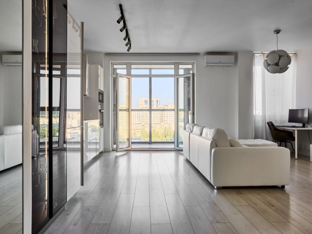 Купить двухкомнатную квартиру у метро Пионерская в Санкт-Петербурге. Вариант № 1580002, 3, площадь -  квм, цена 17490000 рублей