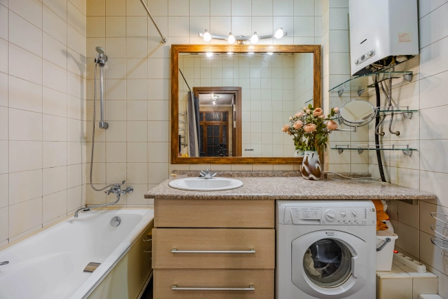 Купить трехкомнатную квартиру в районе Центральный в Санкт-Петербурге. Вариант № 220589, 16, площадь -  квм, цена 18500000 рублей