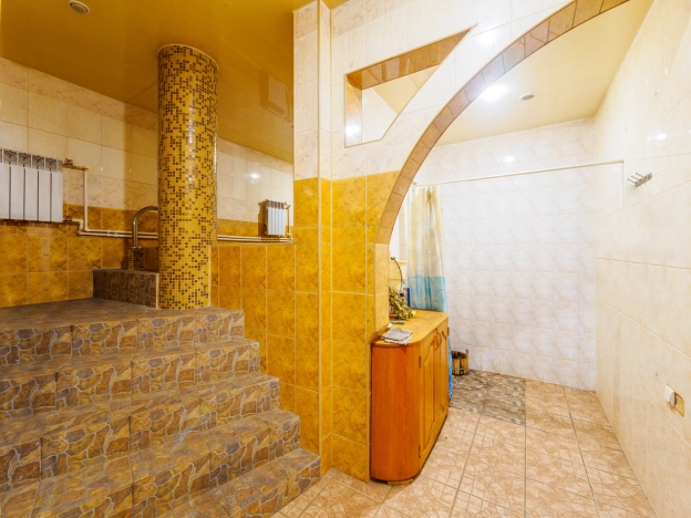 Купить коммерческую недвижимость свободного назначения в Омске. Вариант № 8287, 15, площадь -  квм, цена 10600000 рублей