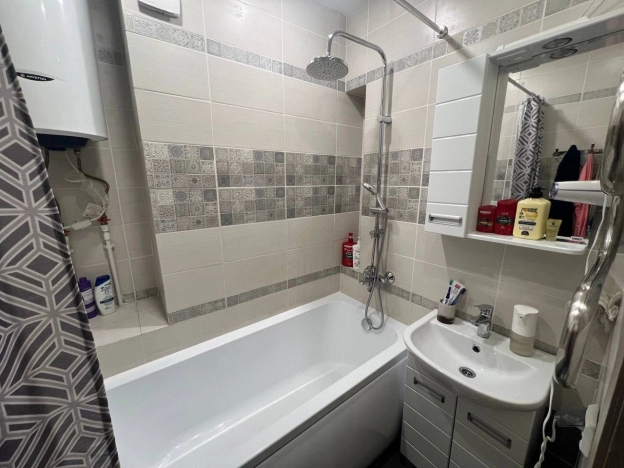 Купить трехкомнатную квартиру в Омске. Вариант № 6745480, 30, площадь -  квм, цена 8800000 рублей