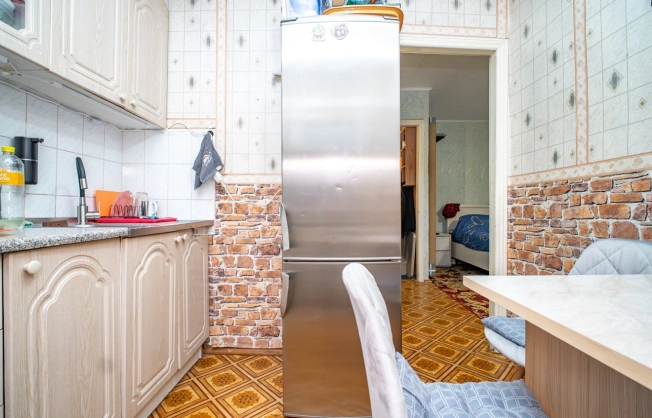 Купить двухкомнатную квартиру в Новосибирске. Вариант № 9434980, 6, площадь -  квм, цена 4390000 рублей