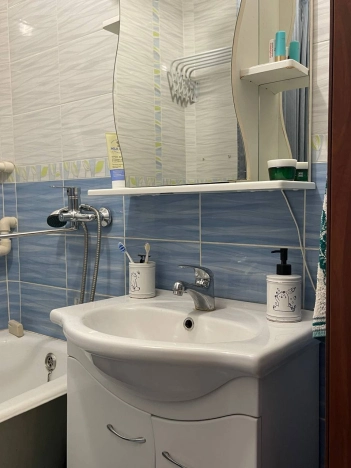 Купить трехкомнатную квартиру в Новосибирской области. Вариант № 10219156, 6, площадь -  квм, цена 7450000 рублей