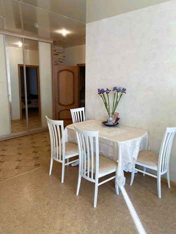 Купить двухкомнатную квартиру у метро Октябрьская в Новосибирске. Вариант № 10316, 2, площадь -  квм, цена 9700000 рублей