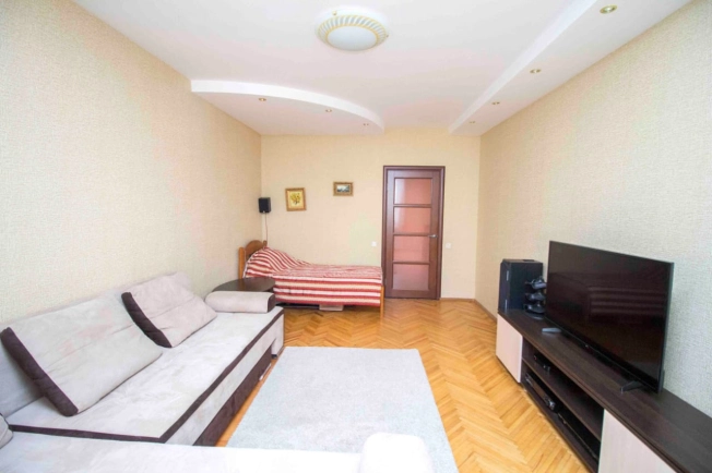 Купить многокомнатную квартиру в Тюменской области. Вариант № 364504, 7, площадь -  квм, цена 7000000 рублей