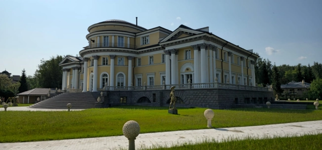 Купить дом на улице Яковлевская в Москве. Вариант № 51944, 10, площадь -  квм, цена 400000000 рублей