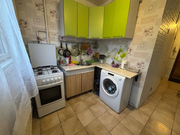 Купить однокомнатную квартиру в Санкт-Петербурге. Вариант № 10566125, 3, площадь -  квм, цена 5800000 рублей