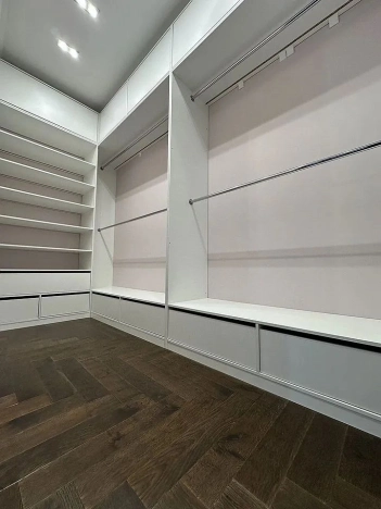 Купить трехкомнатную квартиру в районе Кировский в Ростове-на-Дону. Вариант № 35265, 21, площадь -  квм, цена 58000000 рублей