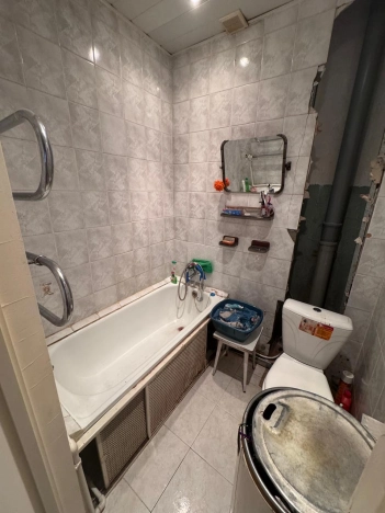 Купить однокомнатную квартиру в районе Дзержинский в Волгограде. Вариант № 3067046, 4, площадь -  квм, цена 3400000 рублей