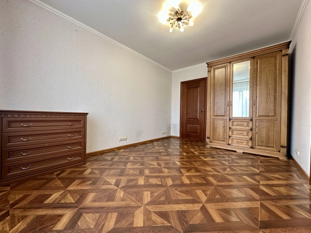 Купить трехкомнатную квартиру на улице Ленинский проспект в Москве. Вариант № 9449811, 20, площадь -  квм, цена 10500000 рублей