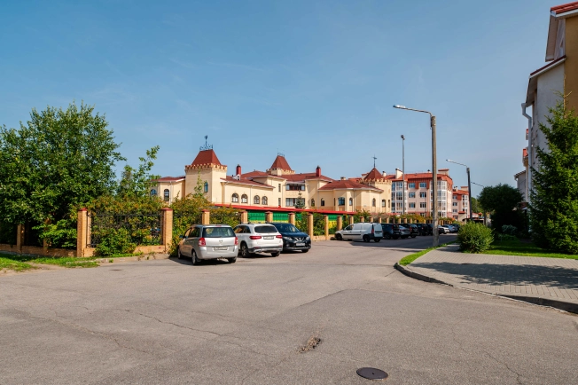 Купить трехкомнатную квартиру у метро Горьковская в Санкт-Петербурге. Вариант № 44898, 33, площадь -  квм, цена 19450000 рублей