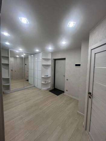 Снять квартиру у метро Площадь Гарина-Михайловского в Новосибирске. Вариант № 9486540, 6, площадь -  квм, цена 50000 рублей