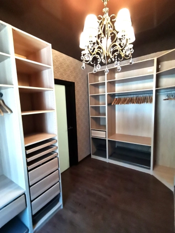 Купить четырехкомнатную квартиру в районе Октябрьский в Новосибирске. Вариант № 6334, 15, площадь -  квм, цена 17500000 рублей