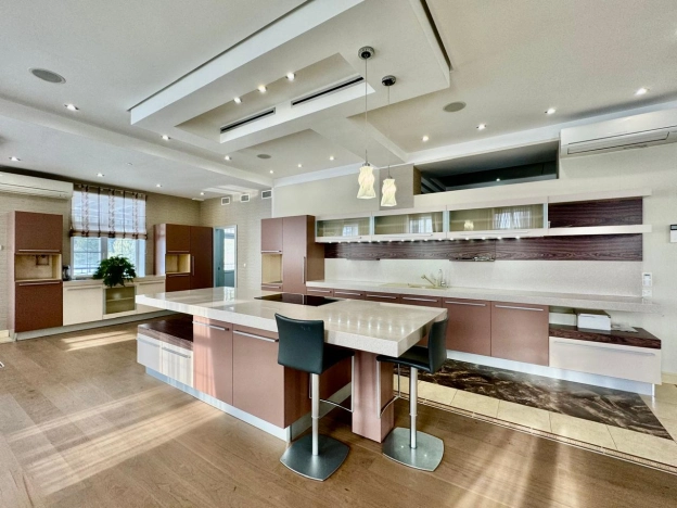 Купить дом в Омске. Вариант № 9547, 9, площадь -  квм, цена 82000000 рублей