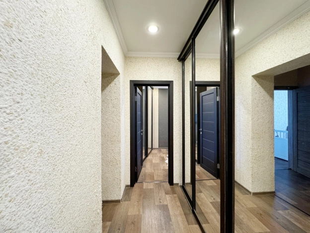 Купить квартиру на улице Зейская в Благовещенске. Вариант № 14145, 9, площадь -  квм, цена 8000000 рублей