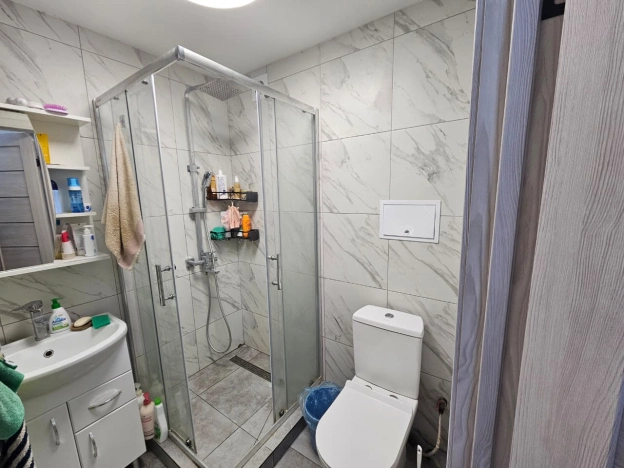 Купить трехкомнатную квартиру в Микрорайоне 8-й, Элиста в Элисте. Вариант № 9090171, 5, площадь -  квм, цена 4200000 рублей