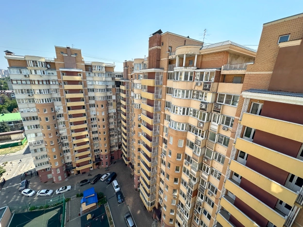 Купить квартиру на улице Атарбекова в Краснодаре. Вариант № 2540190, 31, площадь -  квм, цена 21000000 рублей