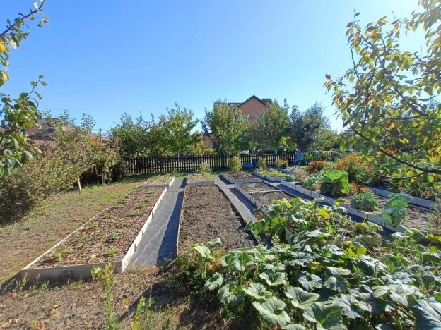 Купить дом на улице Везельская в Белгороде. Вариант № 5551059, 44, площадь -  квм, цена 18400000 рублей