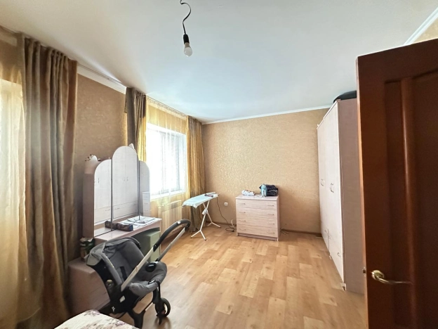 Купить трехкомнатную квартиру в Микрорайоне 8-й, Элиста в Элисте. Вариант № 7861639, 4, площадь -  квм, цена 8900000 рублей