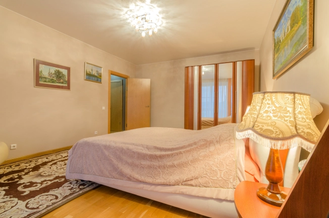 Купить четырехкомнатную квартиру в Вологде. Вариант № 14804, 26, площадь -  квм, цена 33250000 рублей