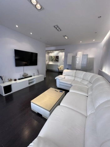 Купить трехкомнатную квартиру в Ростовской области. Вариант № 8428443, 6, площадь -  квм, цена 23000000 рублей