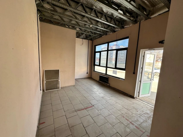 Купить коммерческую недвижимость в Элисте. Вариант № 551354, 2, площадь -  квм, цена 5500000 рублей