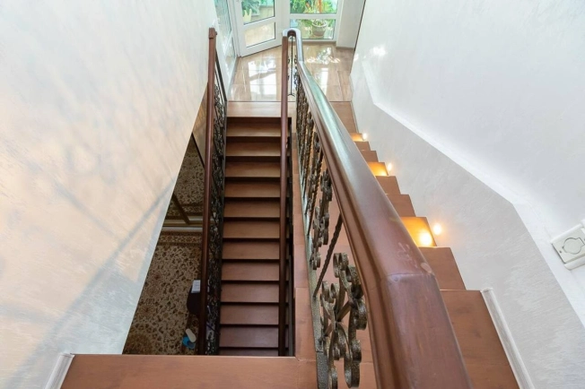 Купить дом в Омске. Вариант № 2775, 16, площадь -  квм, цена 19999000 рублей