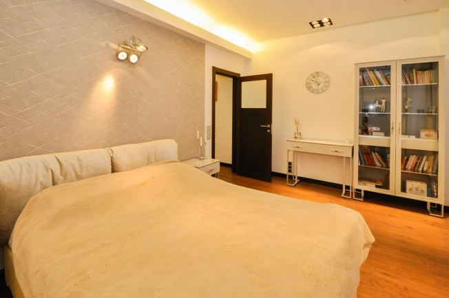 Купить трехкомнатную квартиру на вторичке на улице Костычева в Новосибирске. Вариант № 22154, 21, площадь -  квм, цена 14500000 рублей